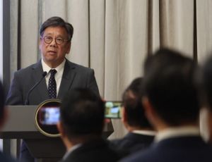 Глава департамента торговли Гонконга Алджернон Яу