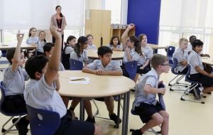 В ОАЭ начинают выдавать «золотые визы» преподавателям